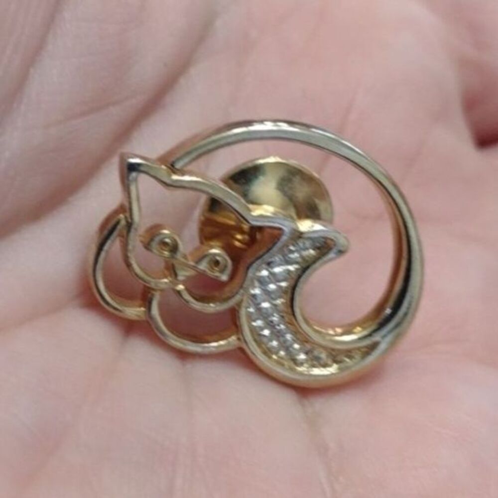 Vintage gold tone Avon cat pin lapel hat brooch
